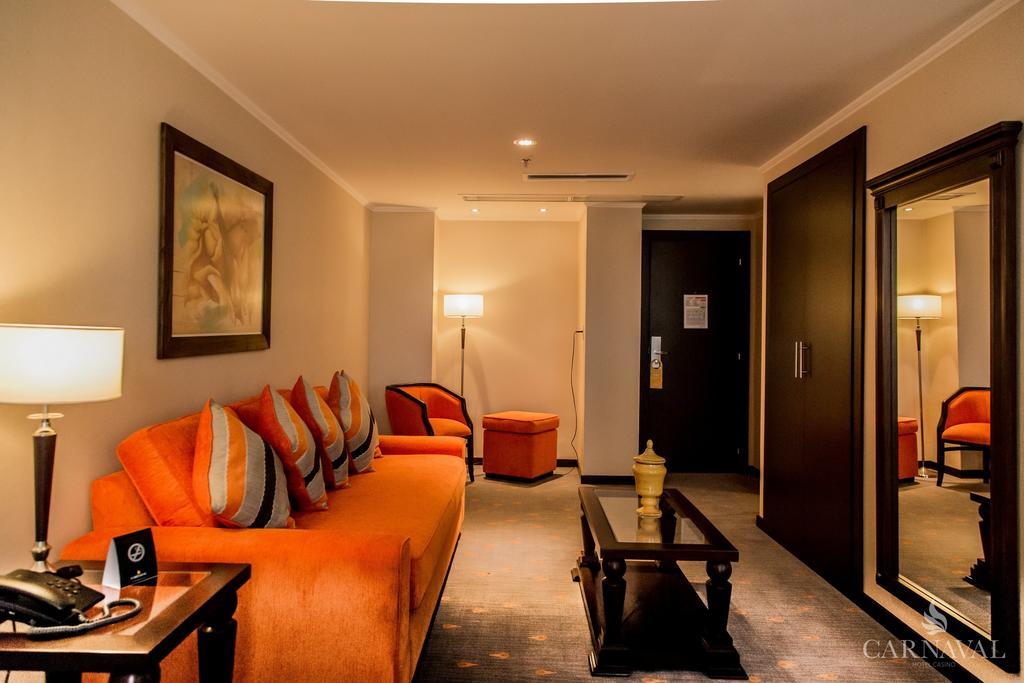 Carnaval Hotel Casino Encarnación Exteriör bild A suite at the hotel