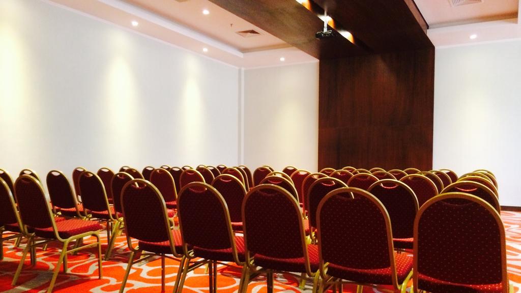 Carnaval Hotel Casino Encarnación Exteriör bild A conference room