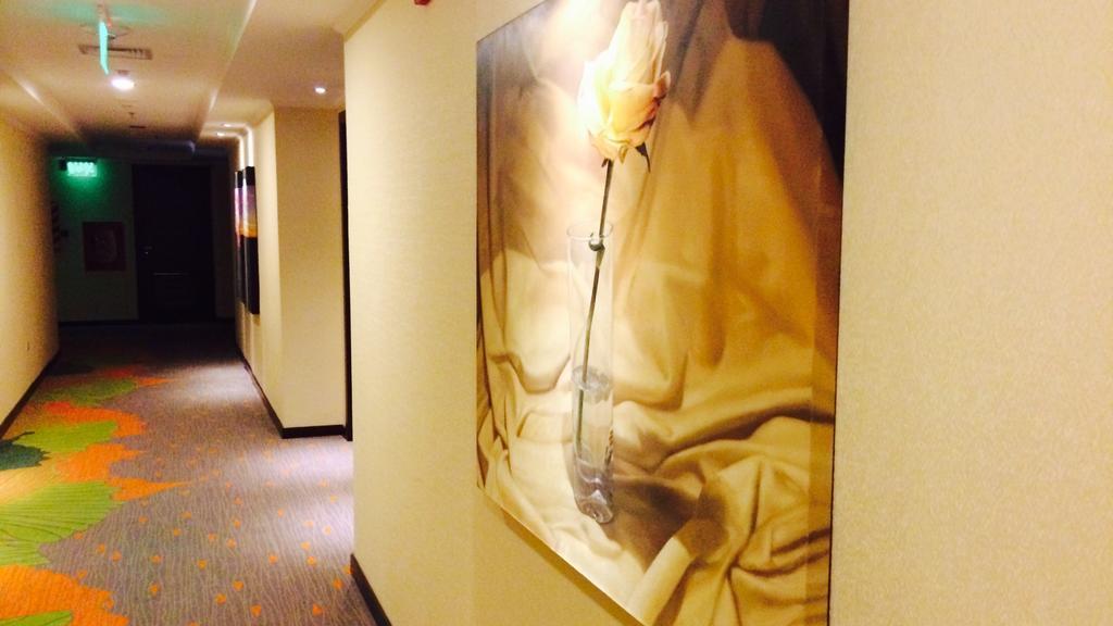 Carnaval Hotel Casino Encarnación Exteriör bild Artwork in the hotel