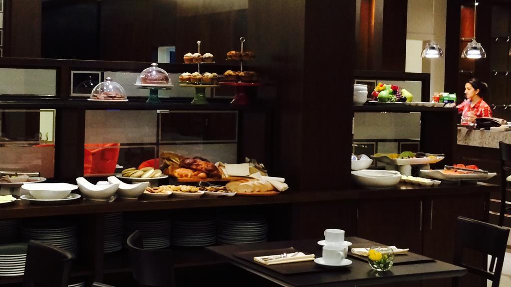 Carnaval Hotel Casino Encarnación Exteriör bild A buffet at a hotel