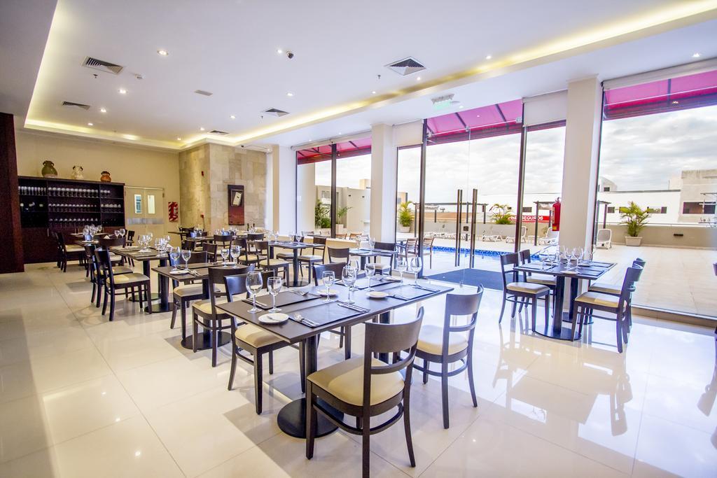Carnaval Hotel Casino Encarnación Exteriör bild Restaurant