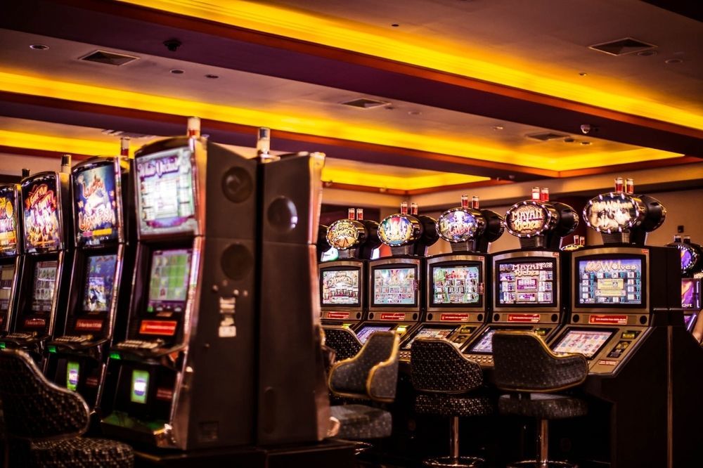 Carnaval Hotel Casino Encarnación Exteriör bild A row of slot machines