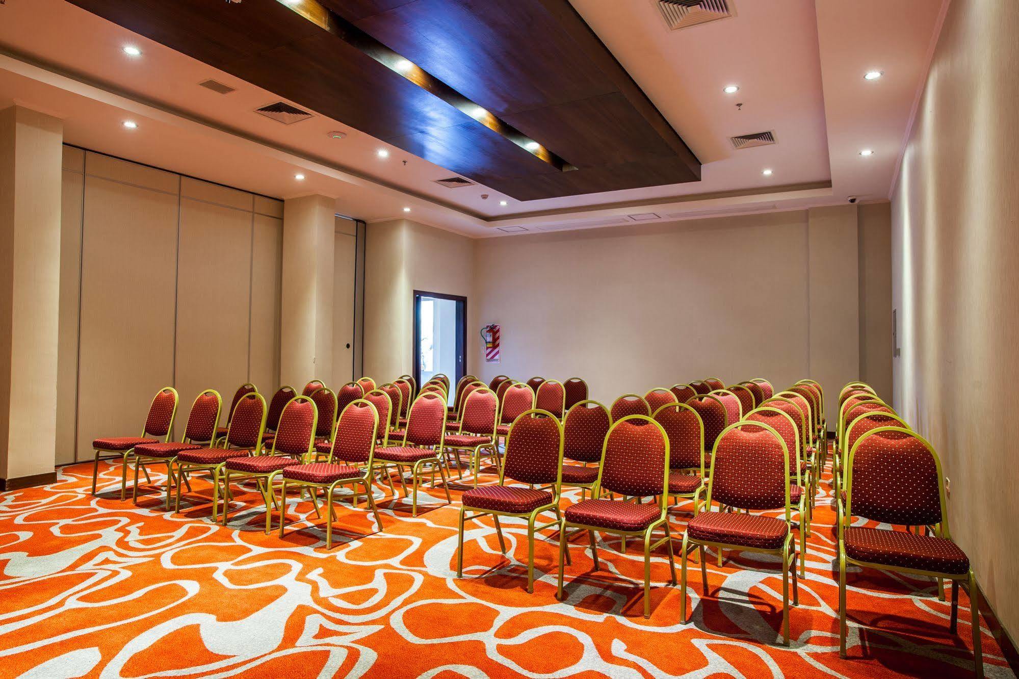 Carnaval Hotel Casino Encarnación Exteriör bild Meeting room