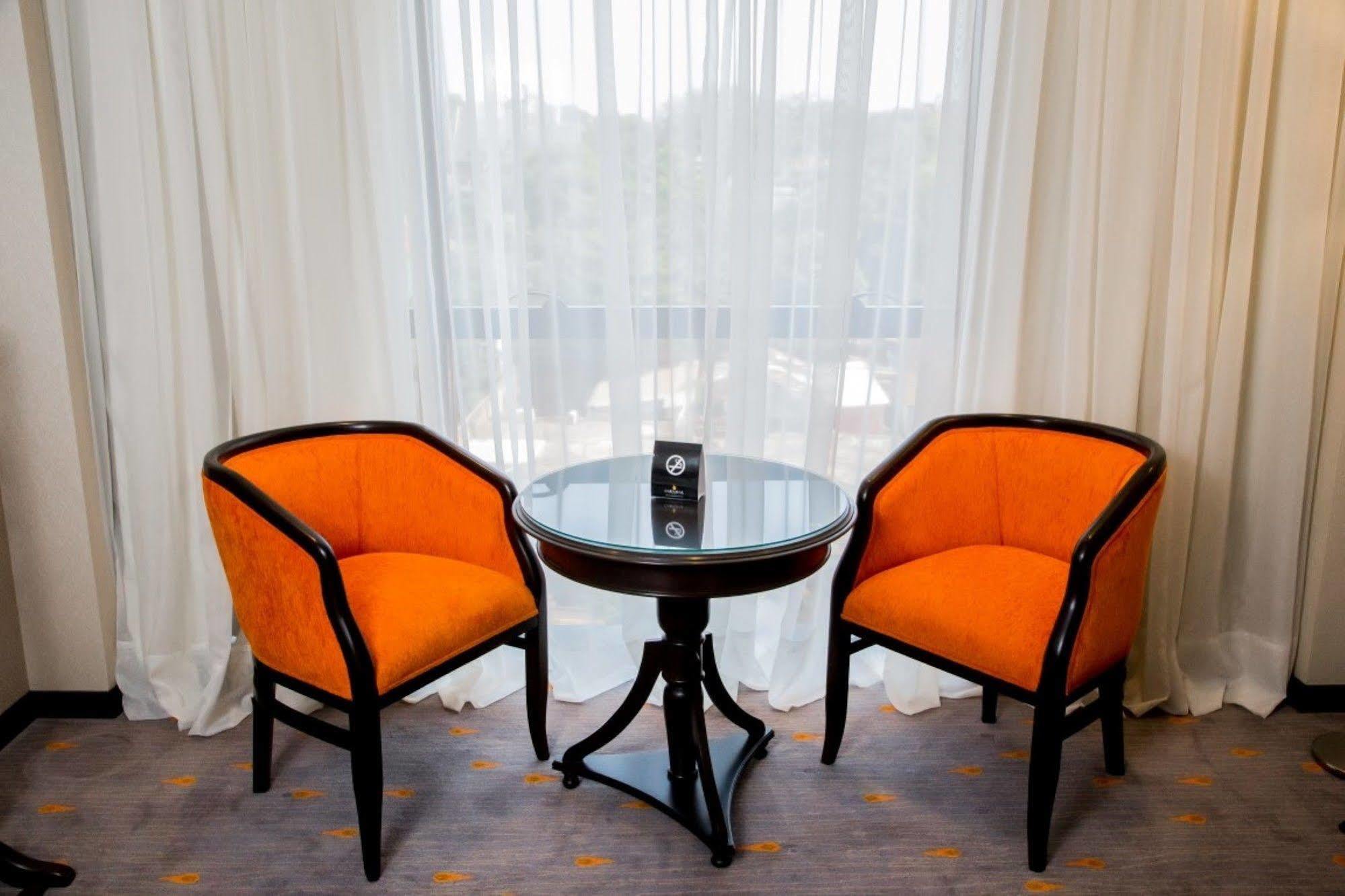 Carnaval Hotel Casino Encarnación Exteriör bild A pair of club chairs