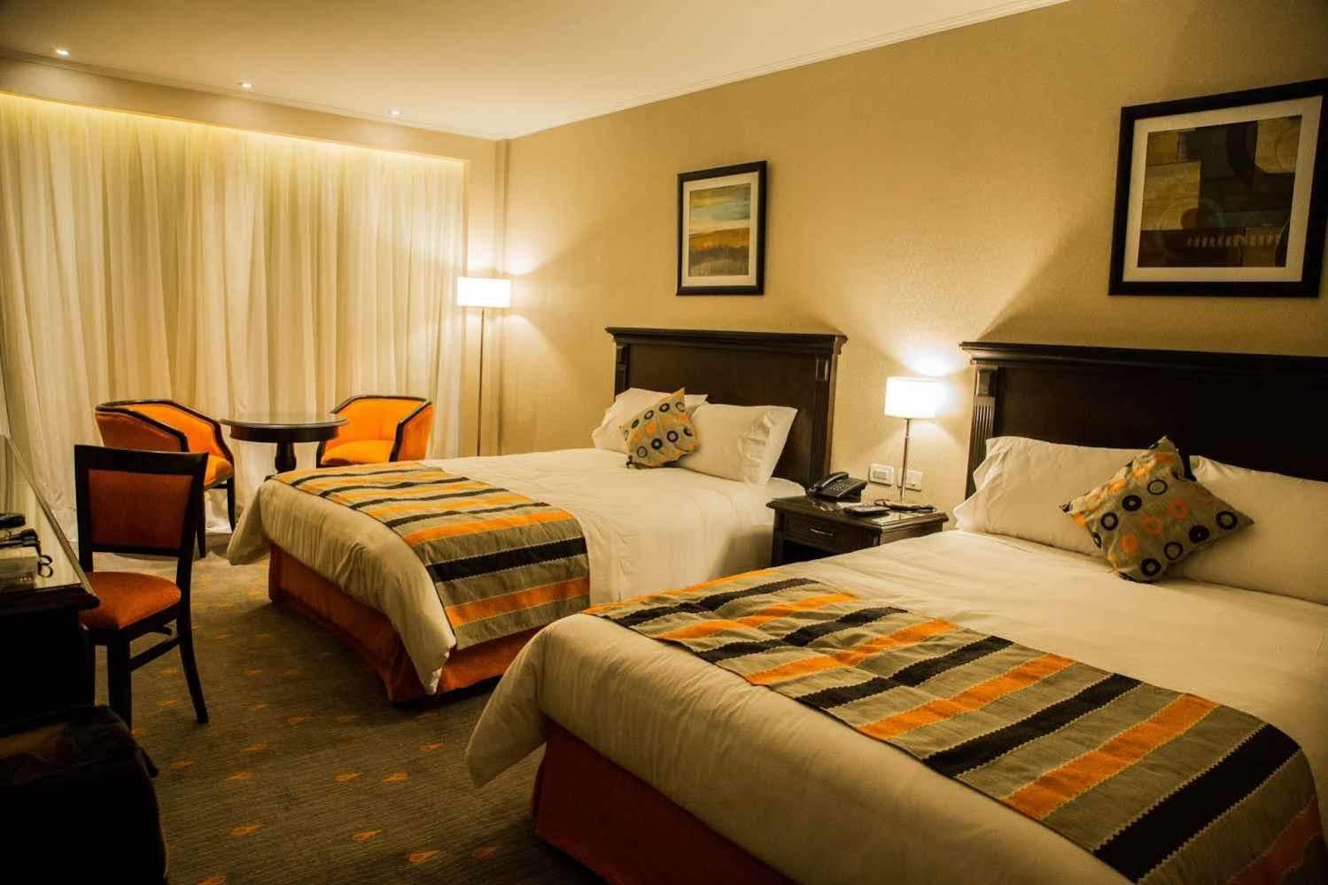 Carnaval Hotel Casino Encarnación Exteriör bild A room at the hotel