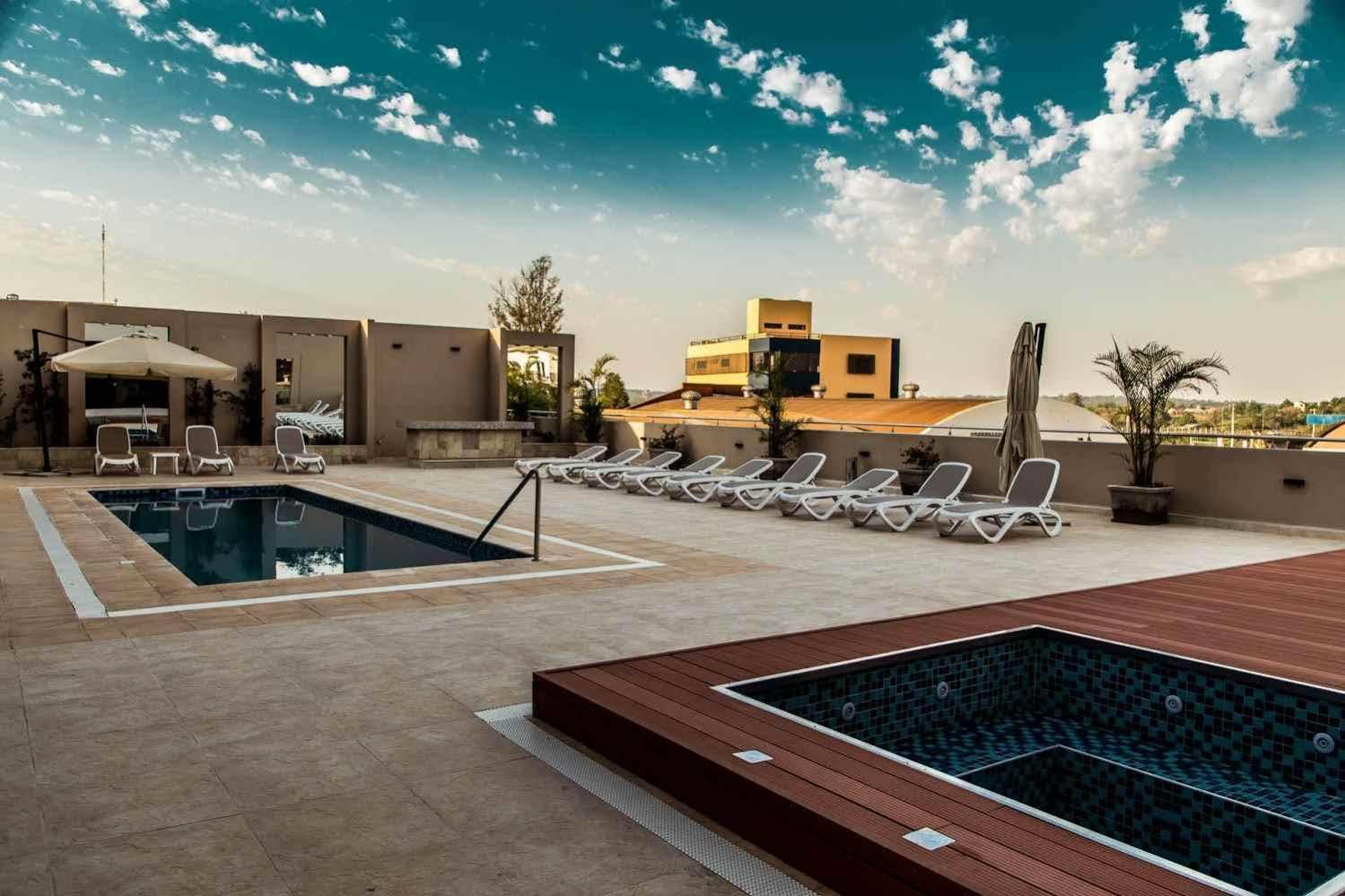 Carnaval Hotel Casino Encarnación Exteriör bild Rooftop pool at the hotel